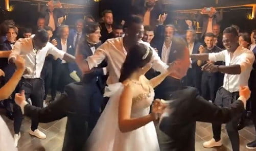 Mario Balotelli, Adana’da düğünde çifte telli oynadı